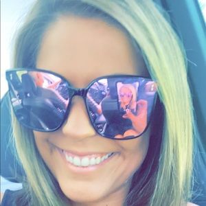 Meet your Posher, Sara